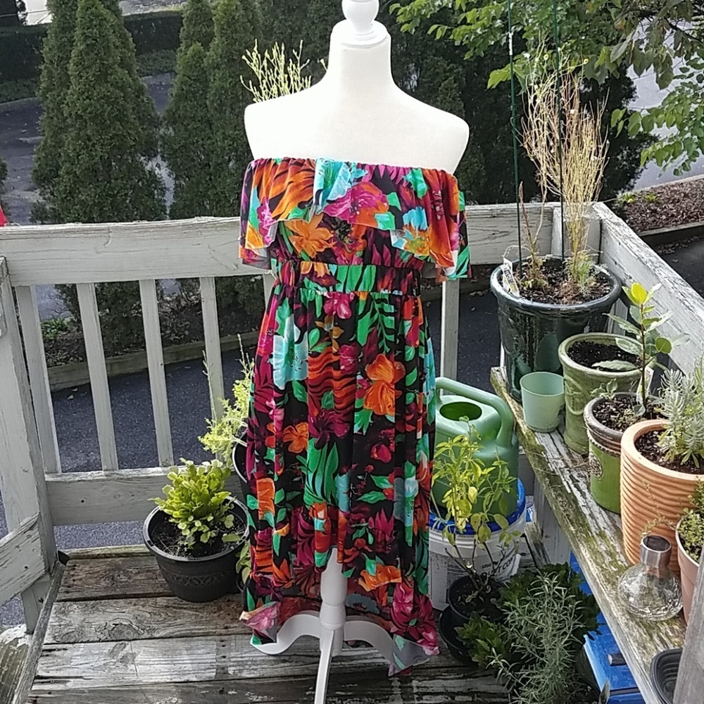 🌺 Strapless Tropical Dress